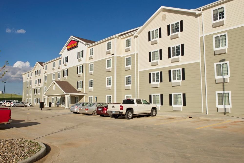 Baymont By Wyndham Dickinson Hotel Exterior photo