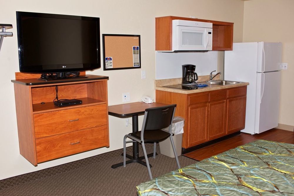 Baymont By Wyndham Dickinson Hotel Room photo