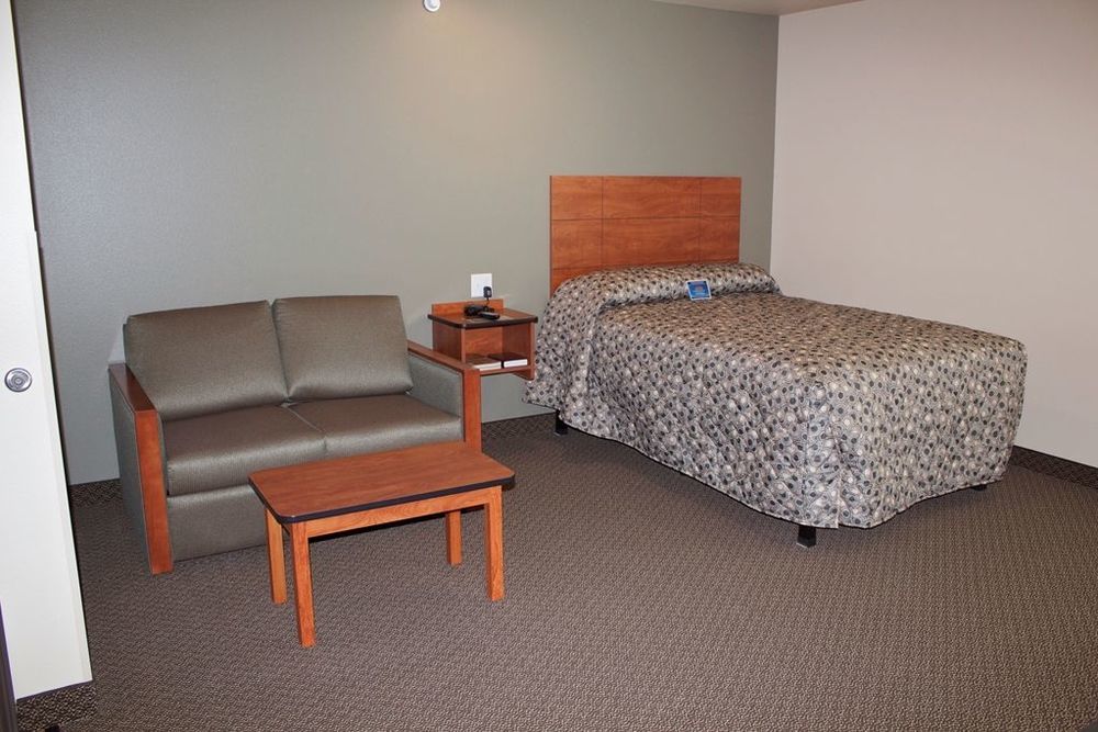Baymont By Wyndham Dickinson Hotel Room photo