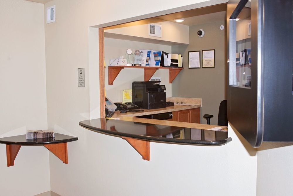 Baymont By Wyndham Dickinson Hotel Interior photo