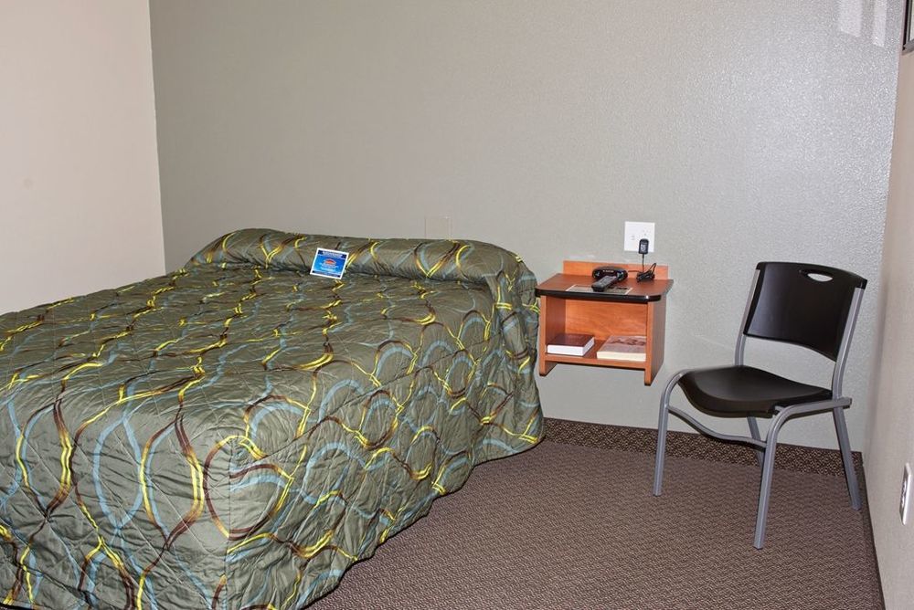 Baymont By Wyndham Dickinson Hotel Room photo
