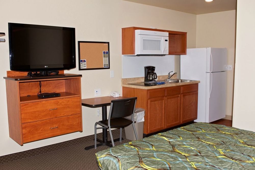 Baymont By Wyndham Dickinson Hotel Room photo