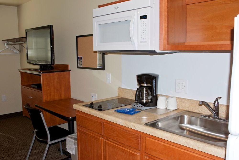 Baymont By Wyndham Dickinson Hotel Room photo
