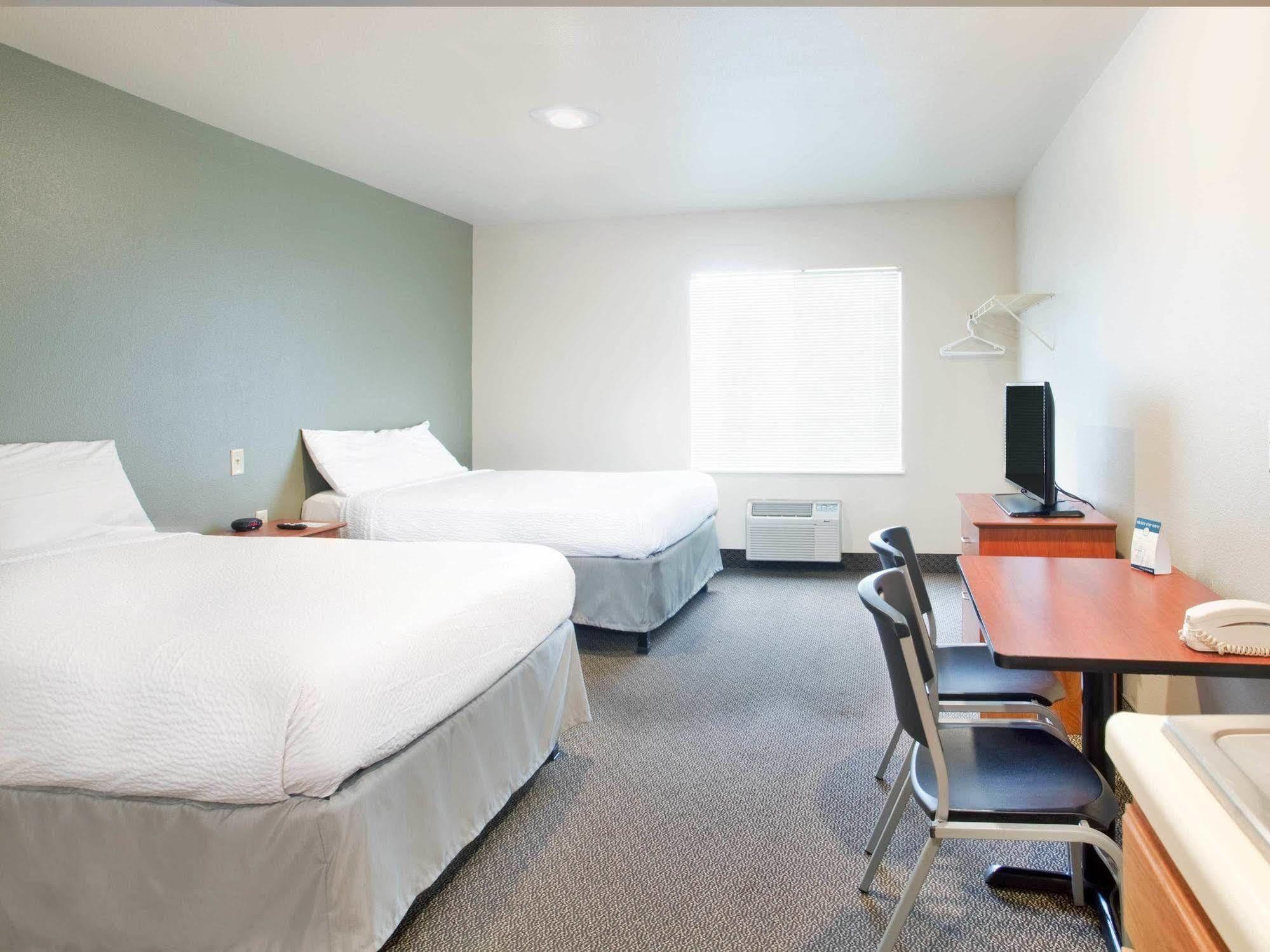 Baymont By Wyndham Dickinson Hotel Exterior photo