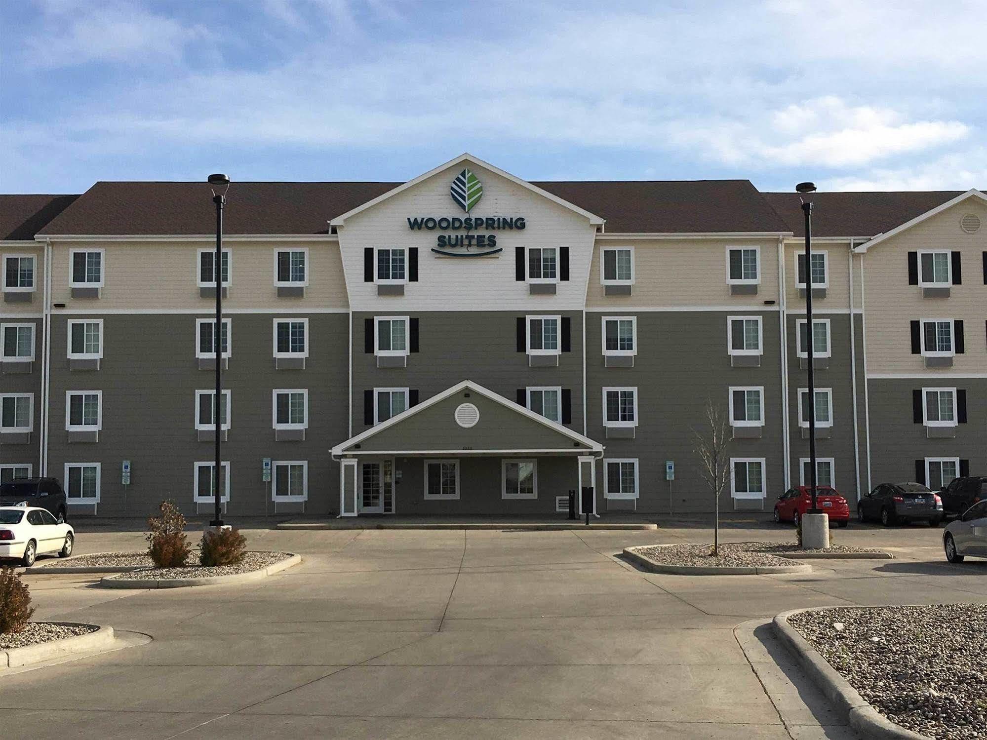 Baymont By Wyndham Dickinson Hotel Exterior photo
